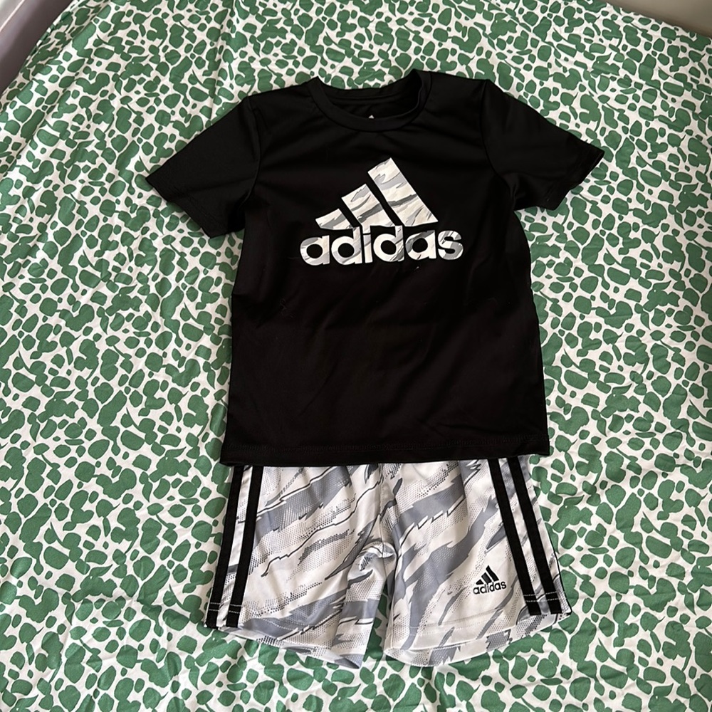 ADIDAS boys matching outfit. Size 4T.